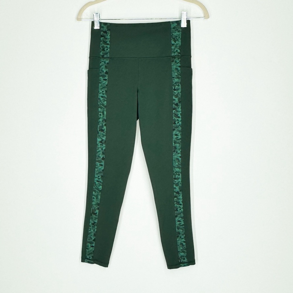 Athleta Salutation Stash Pocket II Serene 7/8 Legging Green Camo Striped Small